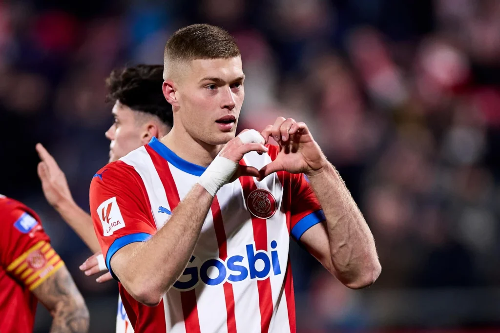 Артём Александрович Довбик – шлях, кар’єра та історія успіху українського форварда артём александрович довбик